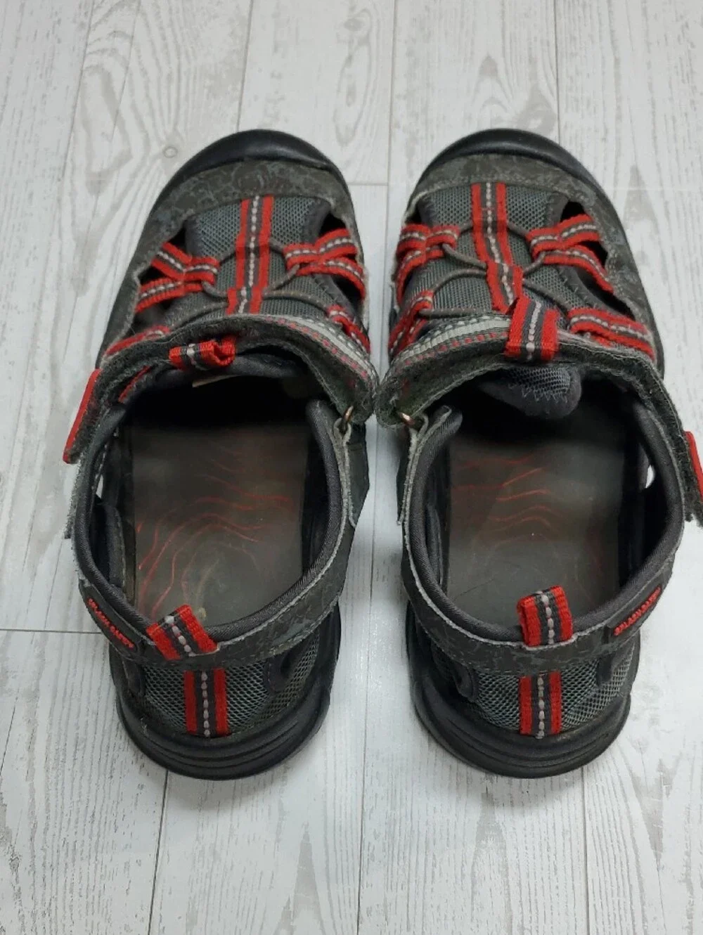 Kids Gray & Red Closed Toe Sandals Kids Size 3M